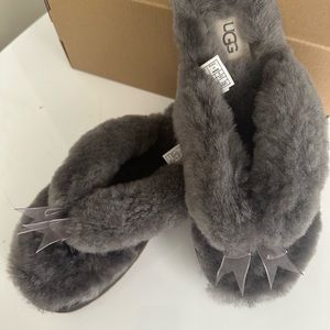 UGG Fluff Flip Flop III Grey size 8 USA